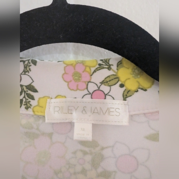 Riley & James Floral Dress with Short Sleeves - Picture 3 of 7